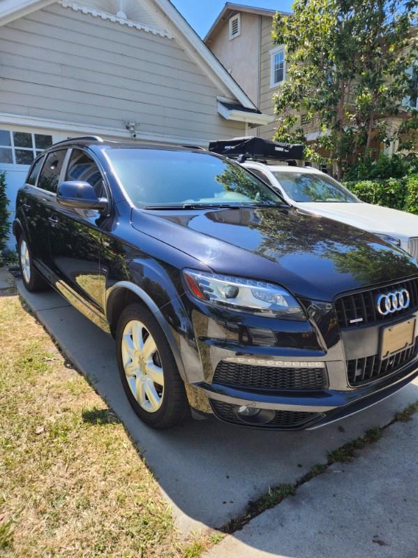 Dark Audi Q7 SUV after a full exterior decontamination detail