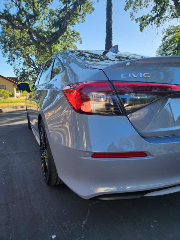 Silver Honda Civic rear end with a glass-like reflective finish